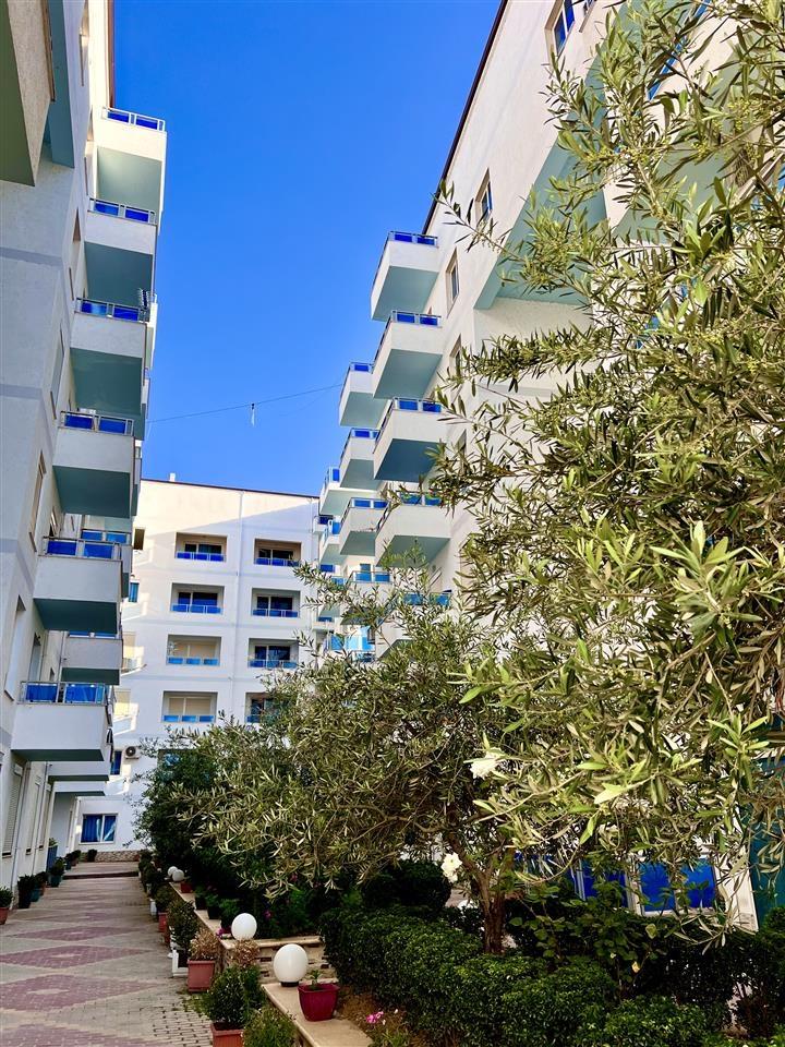 Apartament me qera, Tushemisht