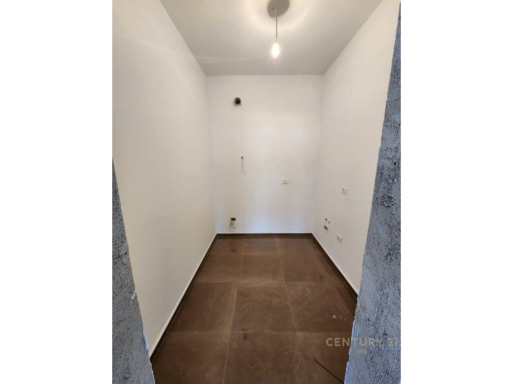 APARTAMENT 2+1+1 ME QIRA PER ZYRE OSE BANIM NE ALI DEM !