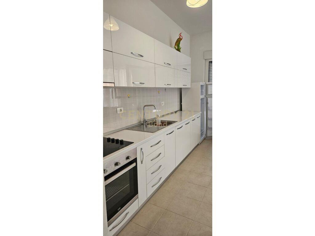 Apartament 2+1 me qera tek Kompleksi Mangalem