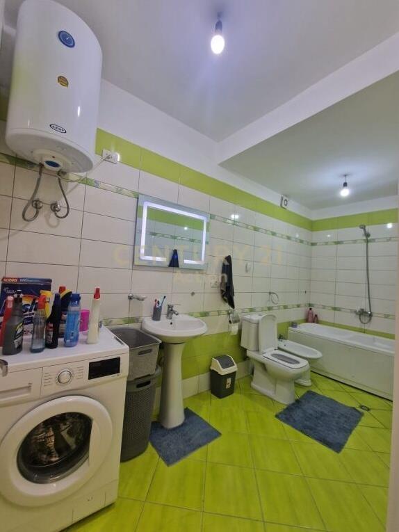 Qira Apartament 2+1 Komuna e Parisit 700 € | 104 m2