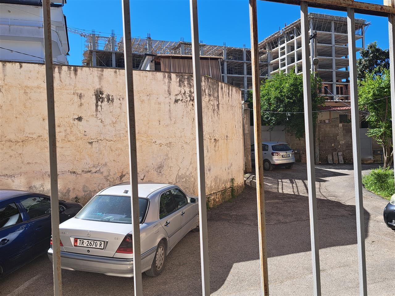 Gazonjere tirane 29 m rruga myslym keta kati pare