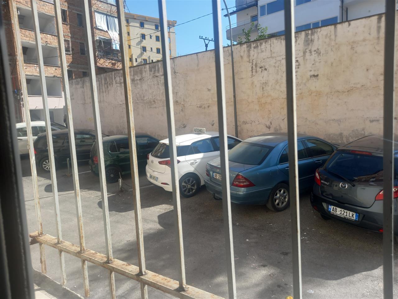 Gazonjere tirane 29 m rruga myslym keta kati pare