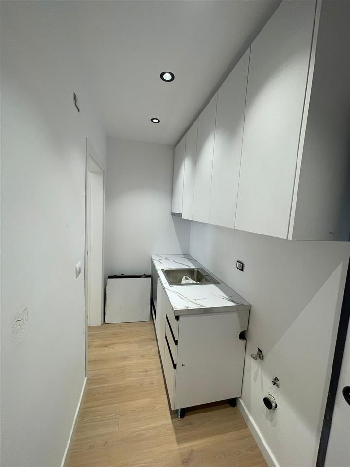 Shitet, Garsoniere e përshtatur në 1+1, Brryli, Tiranë