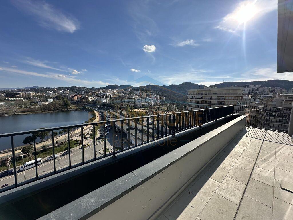 Shitet, Apartament 3+1+2 Poste Parkimi, Kompleksin “Lake Vie