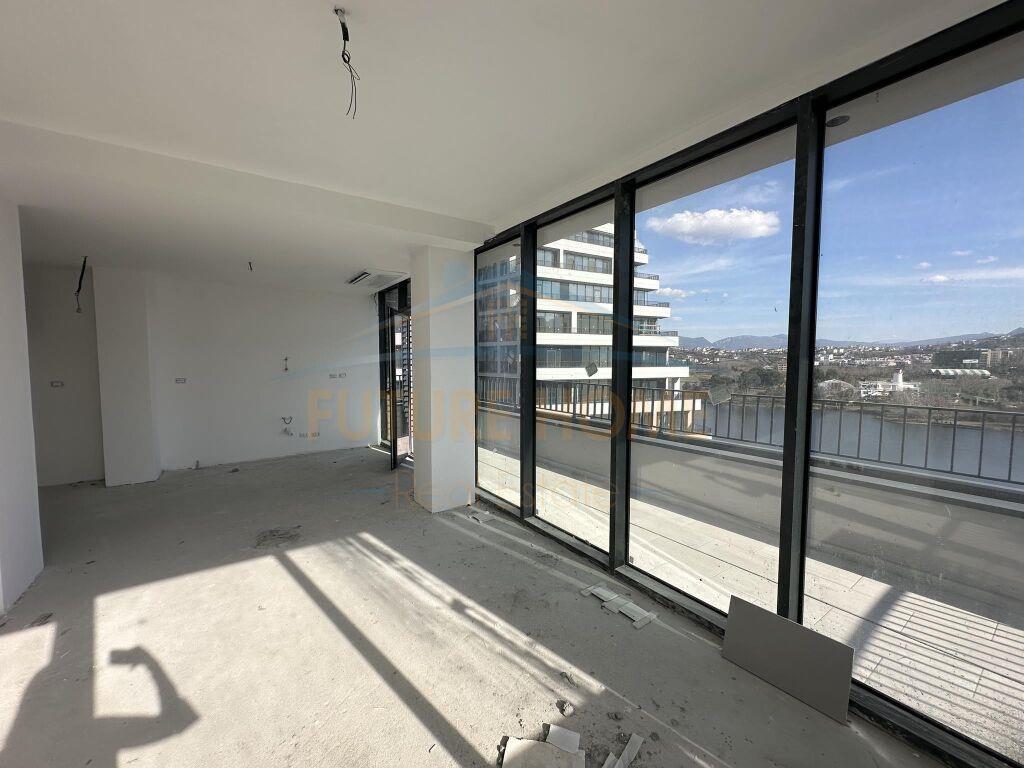 Shitet, Apartament 3+1+2 Poste Parkimi, Kompleksin “Lake Vie