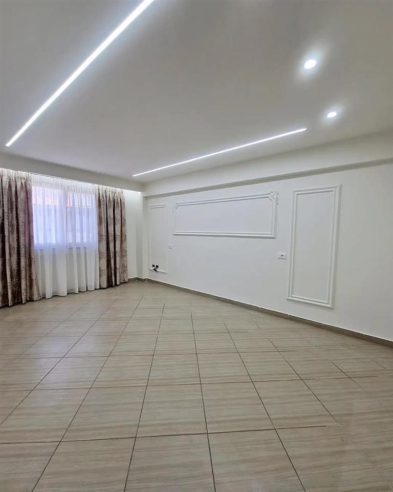 Kavaje,apartament 2+1 me planimetri super,buze rruge.