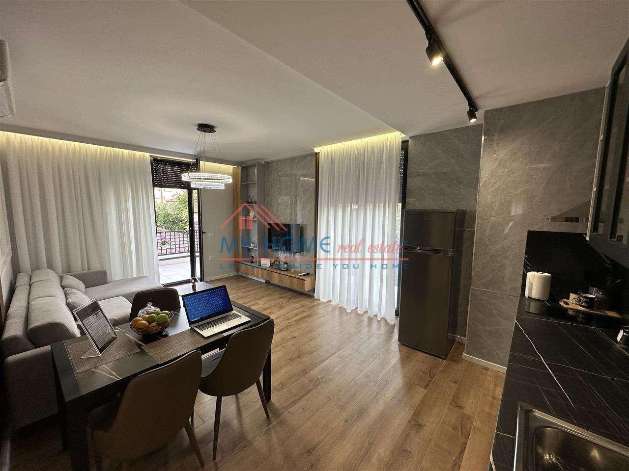 3 Apartamente 1+1 + 3 poste parkimi ne shitje prane Shkolles