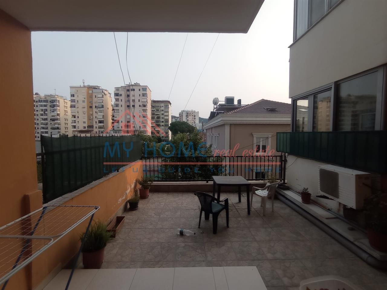 Apartament 1+1 me qera Kryqezimi i Komunes se Parisit ne Tir