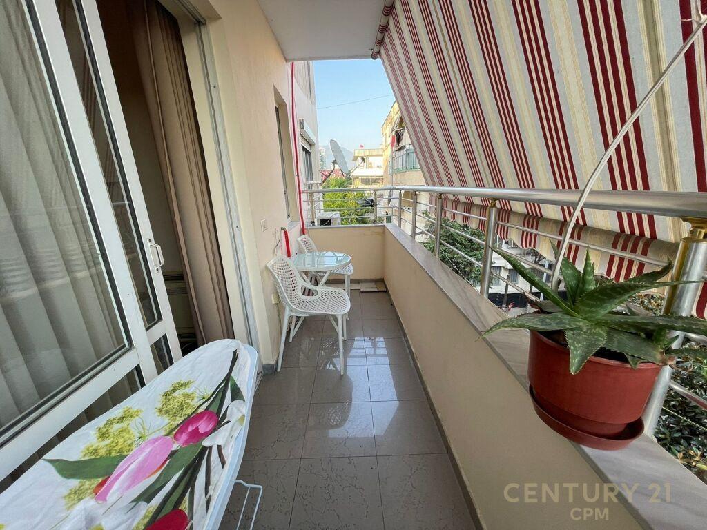 Apartament 2+1+2 me Qira Tek Garda