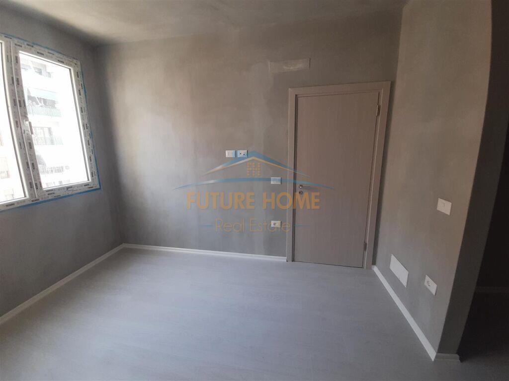 apartament me qera 64 m2,i pamobiluar per zyre, Qender kurse