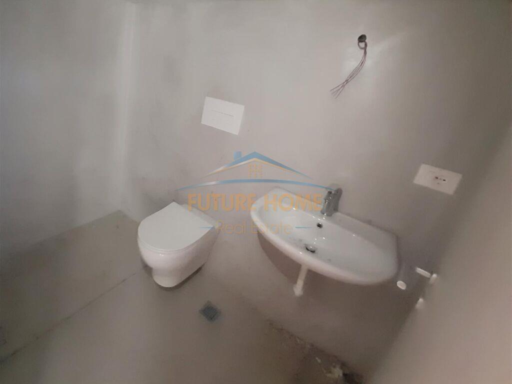 apartament me qera 64 m2,i pamobiluar per zyre, Qender kurse