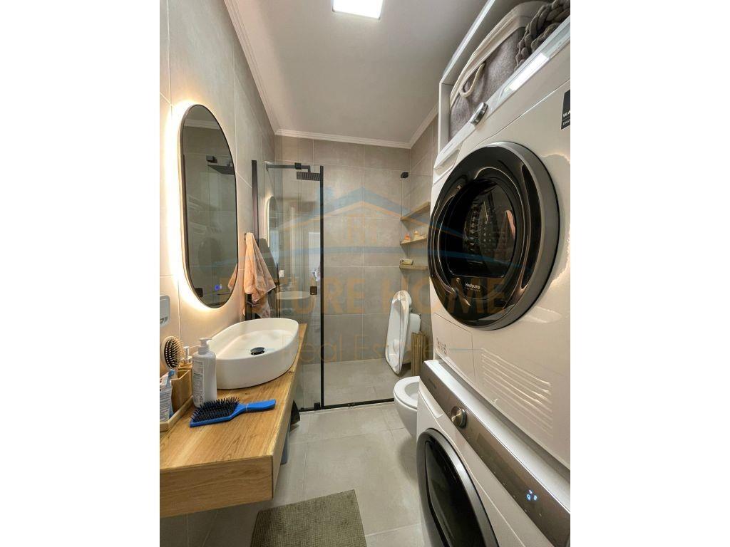 Shitet, Apartament 2+1+2, Fusha e Aviacionit, Tiranë.