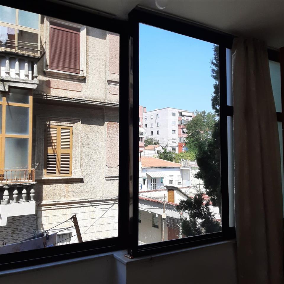 jepet apartament me qera prane xhamise durres
