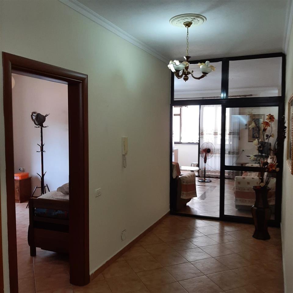 jepet apartament me qera prane xhamise durres