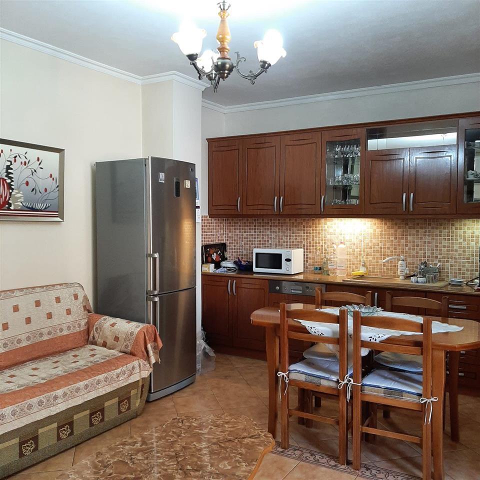 jepet apartament me qera prane xhamise durres