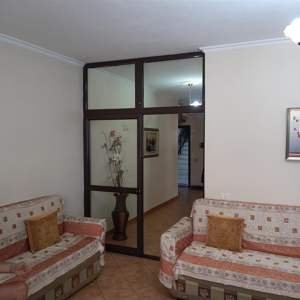 jepet apartament me qera prane xhamise durres