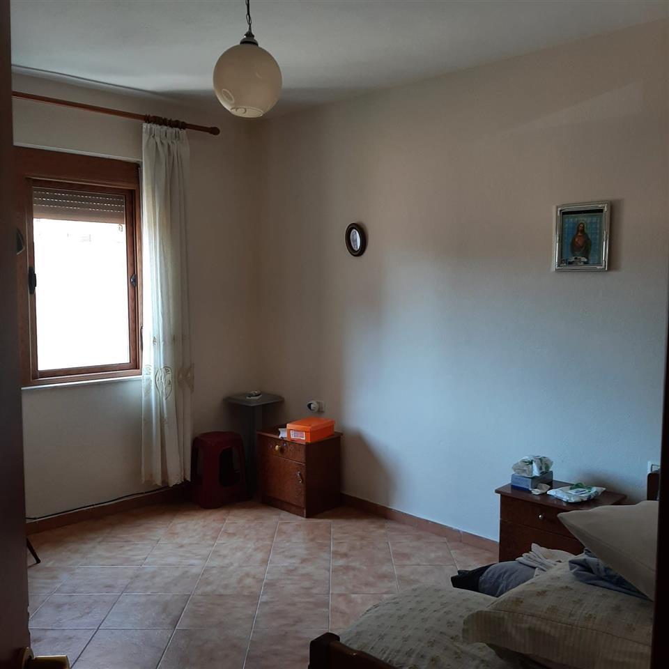 jepet apartament me qera prane xhamise durres