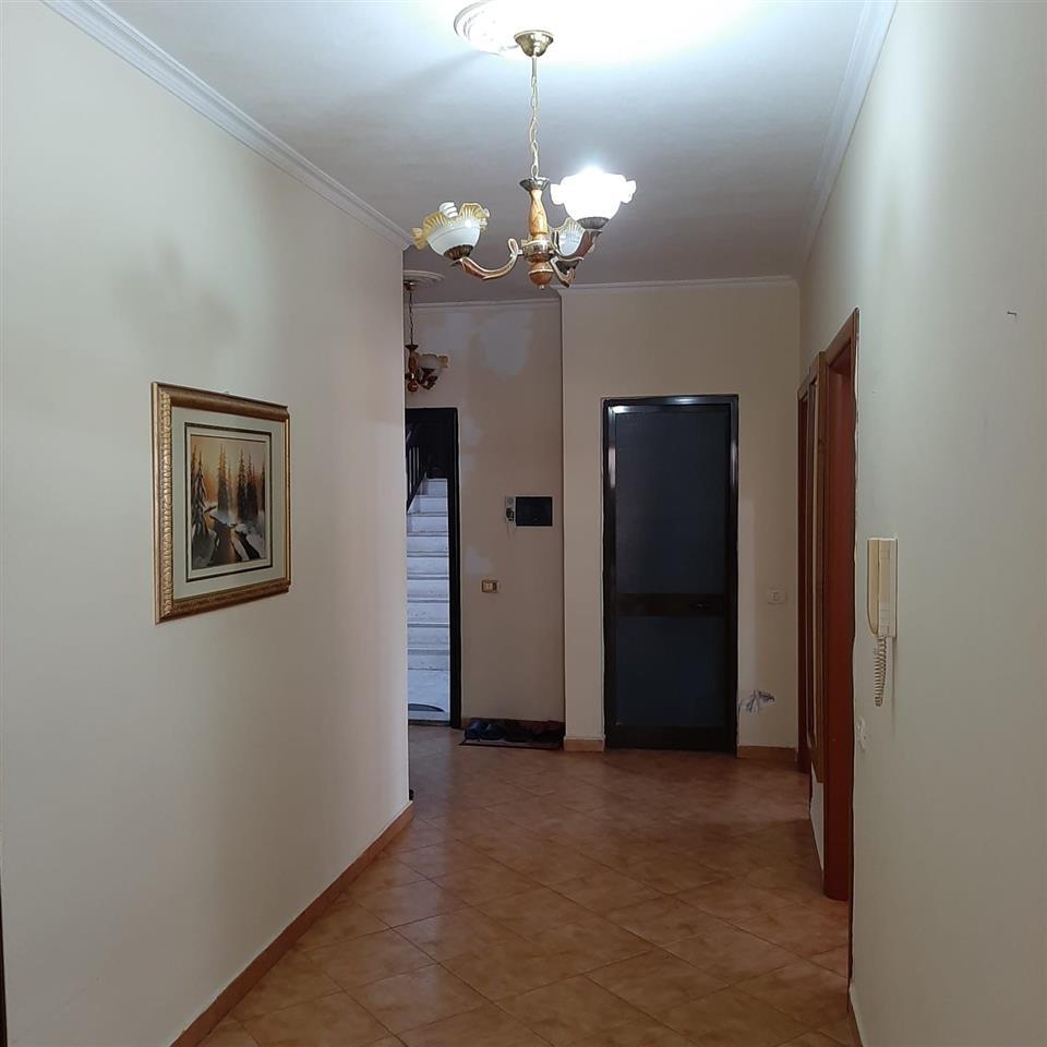 jepet apartament me qera prane xhamise durres