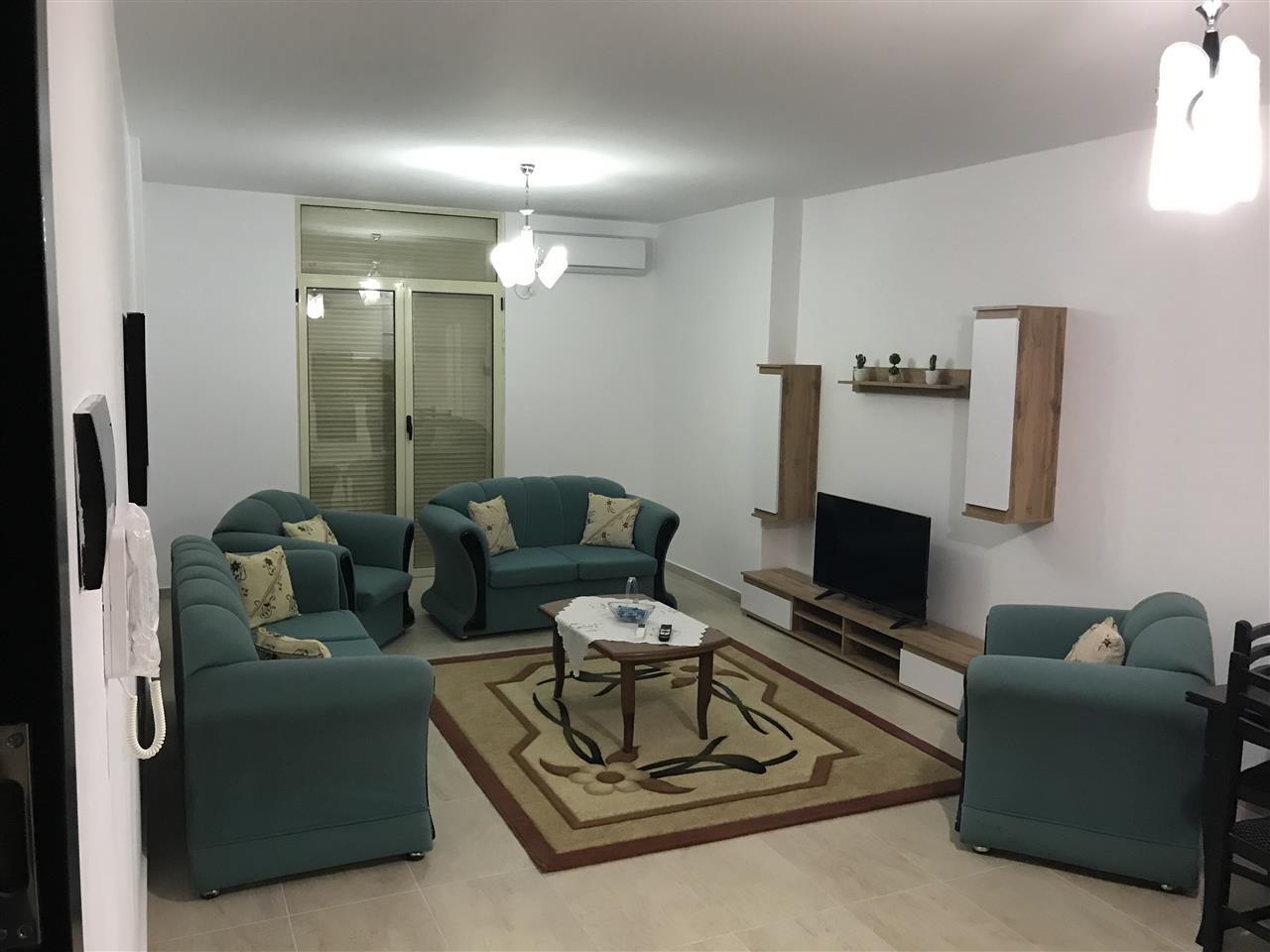 Jepet me qera 2+1 te Vila e Zogut Durres