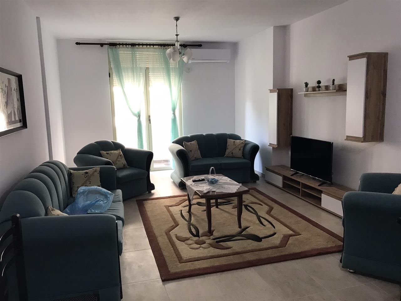 Jepet me qera 2+1 te Vila e Zogut Durres