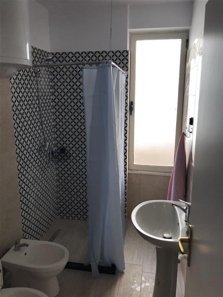 Jepet me qera 2+1 te Vila e Zogut Durres