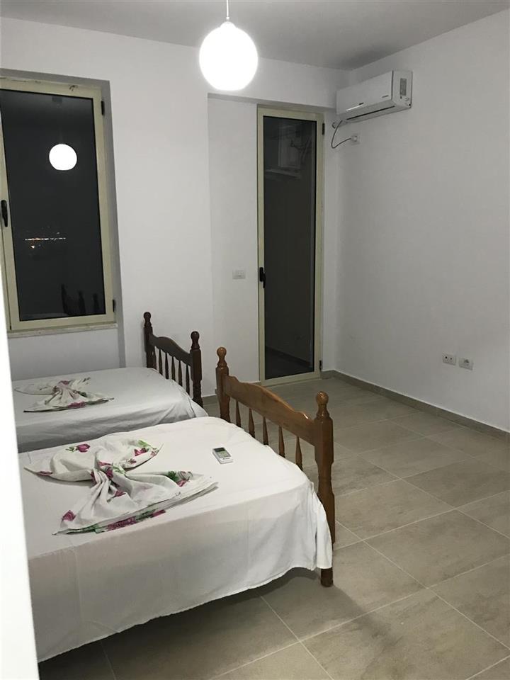 Jepet me qera 2+1 te Vila e Zogut Durres