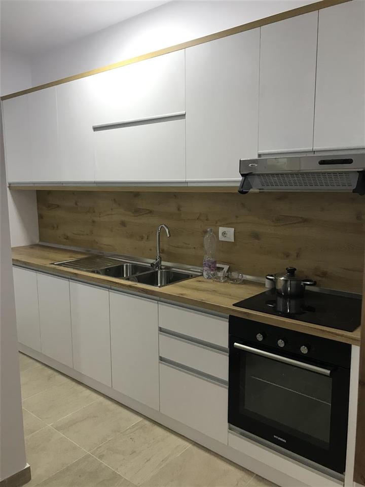 Jepet me qera 2+1 te Vila e Zogut Durres