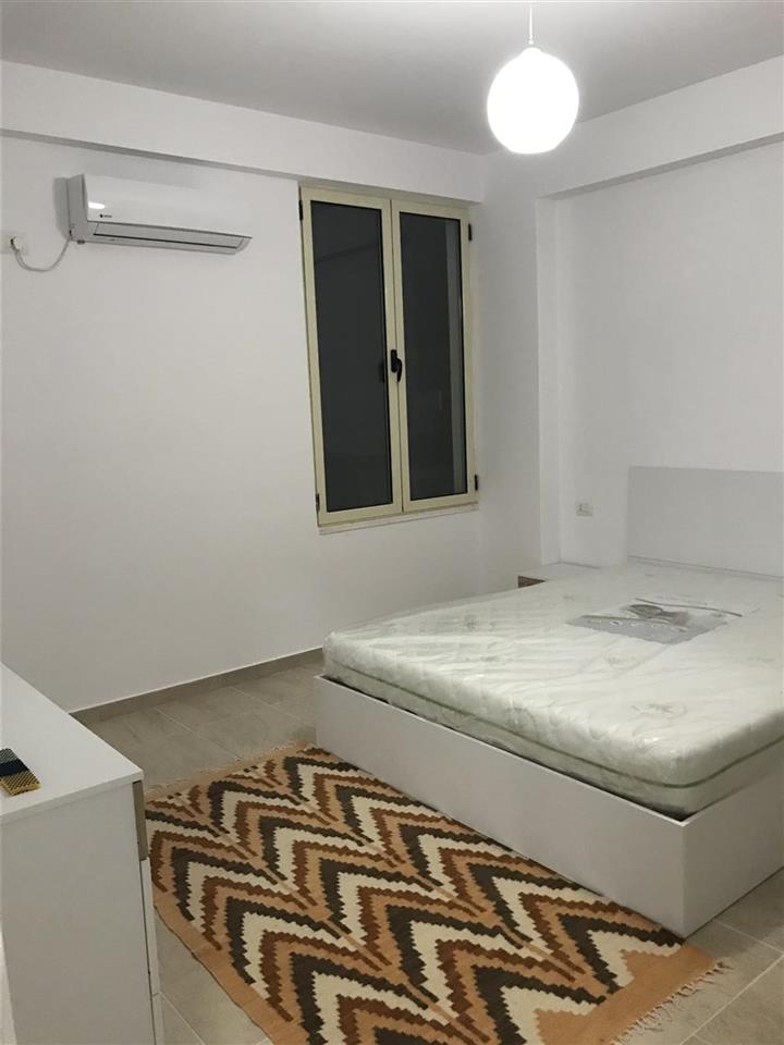 Jepet me qera 2+1 te Vila e Zogut Durres