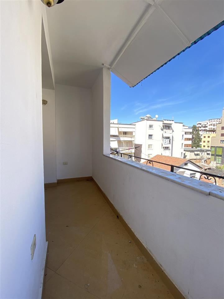 QENDER – Shitet 2+1 (Mundesi Ndarje )