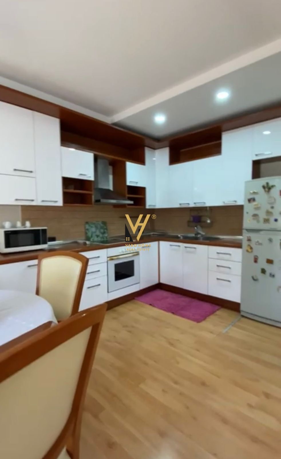 JEPET APARTAMENT 3+1+BLK ME QERA NE QENDER 650EURO