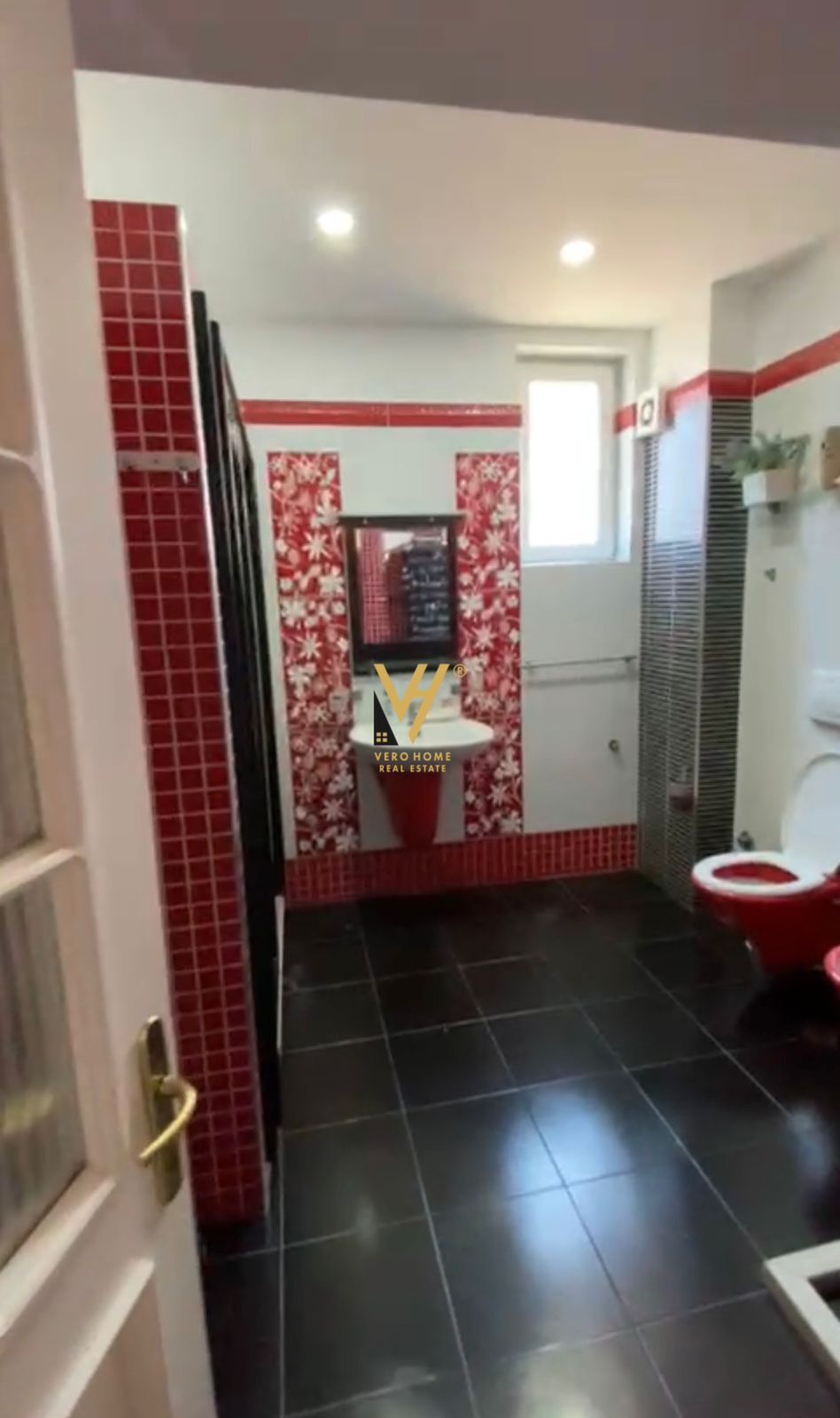 JEPET APARTAMENT 3+1+BLK ME QERA NE QENDER 650EURO