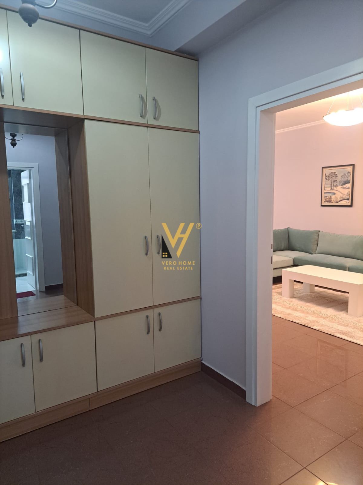 JEPET APARTAMENT 2+1ME QERA TE PAZARI I RI 800EURO