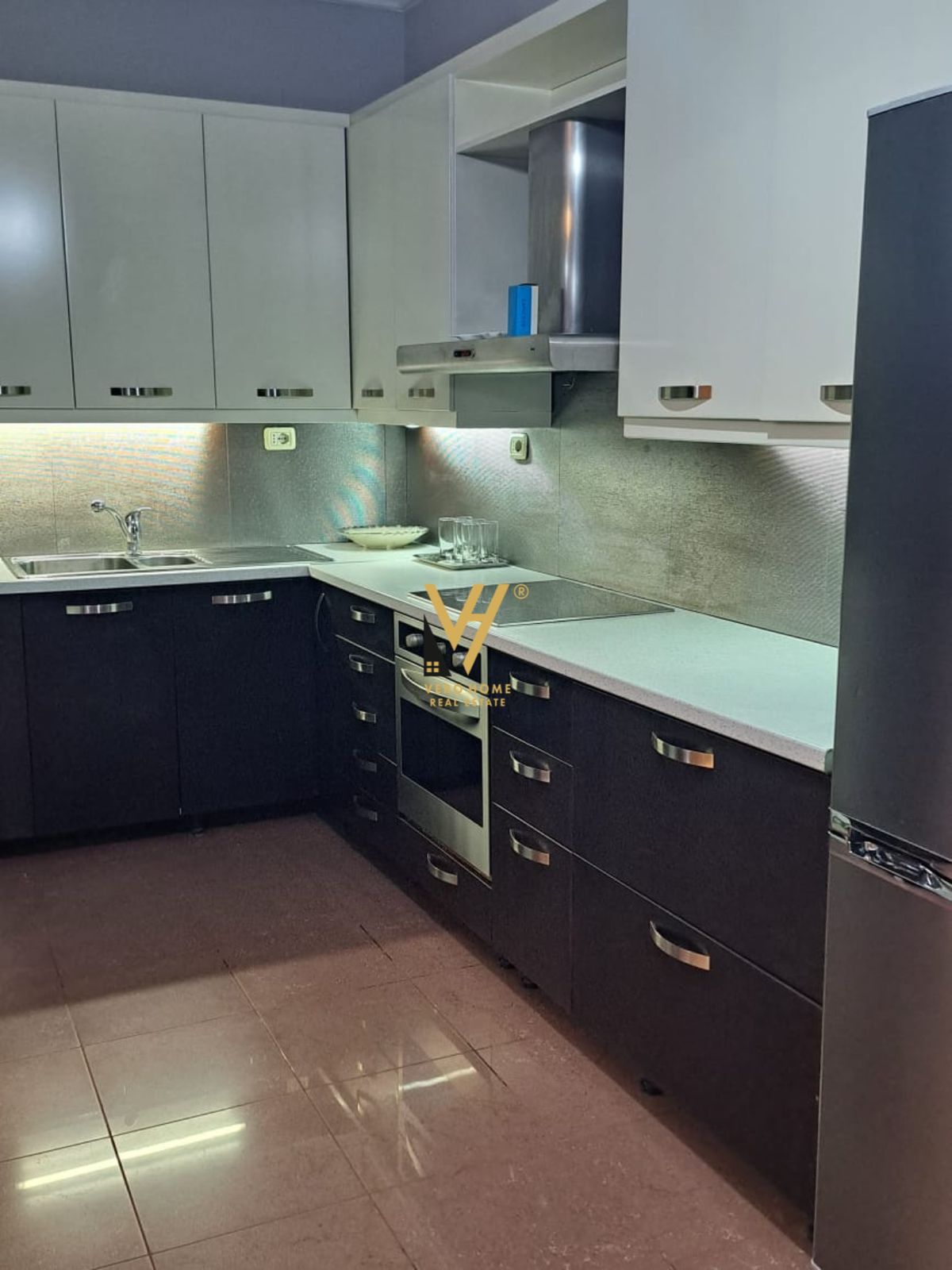 JEPET APARTAMENT 2+1ME QERA TE PAZARI I RI 800EURO