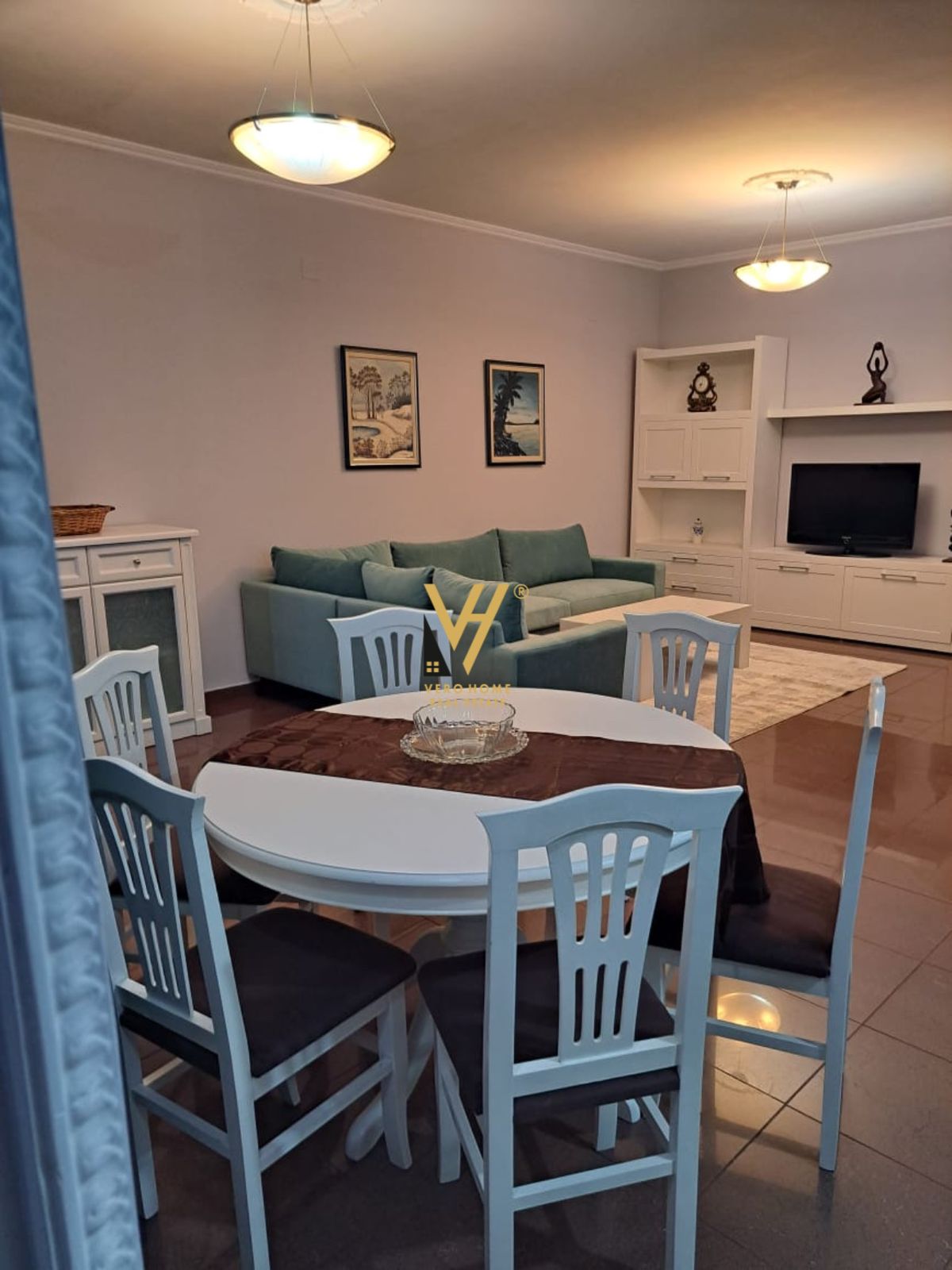 JEPET APARTAMENT 2+1ME QERA TE PAZARI I RI 800EURO