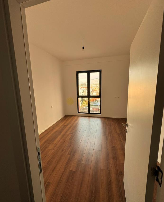 AMBJENT ZYRASH ME QERA, ISH-FARMACIA 10