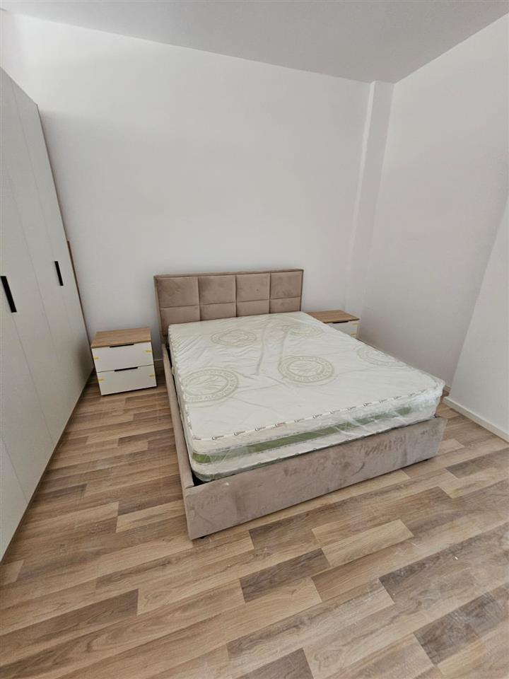 Shitet apartament 1+1