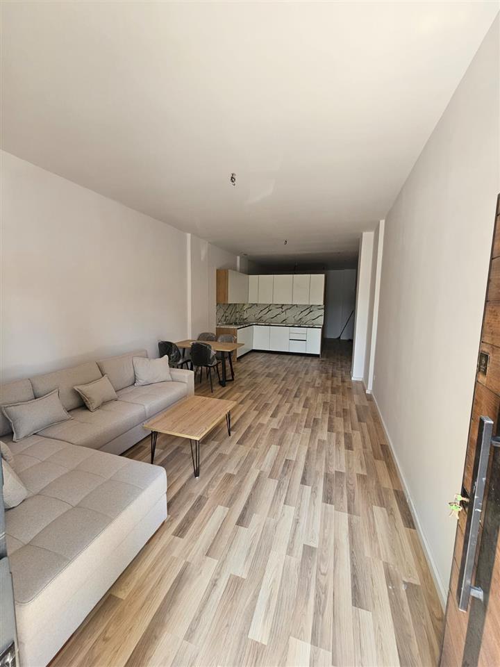 Shitet apartament 1+1