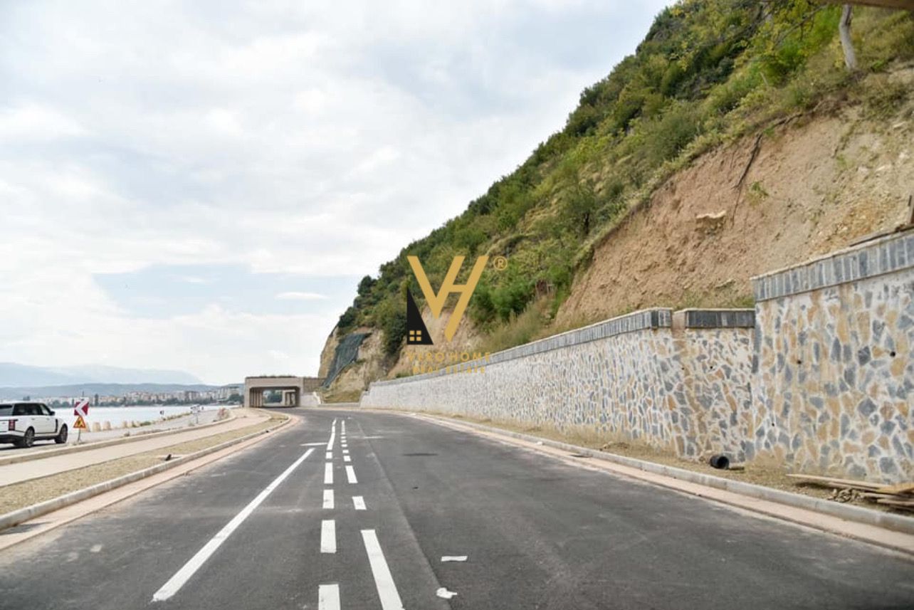 SHITET TRUALL 180.000M2 NE POGRADEC 1.000.000 EURO