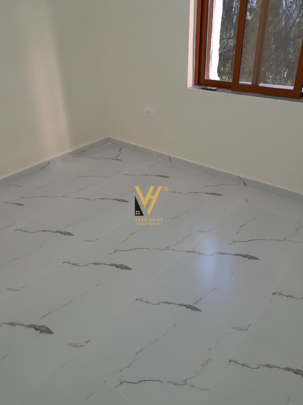 JEPET ZYRE 64 M2 ME QERA TE PALLATET AGIMI 600EURO