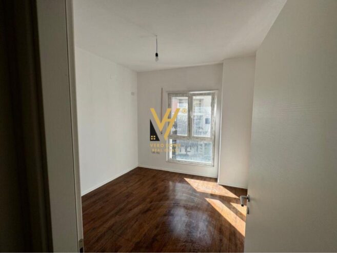 JEPET ZYRE 95 M2 ME QERA TE MAHMUT FORTUZI 600EURO
