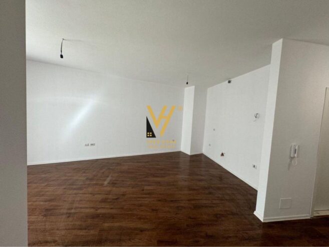 JEPET ZYRE 95 M2 ME QERA TE MAHMUT FORTUZI 600EURO