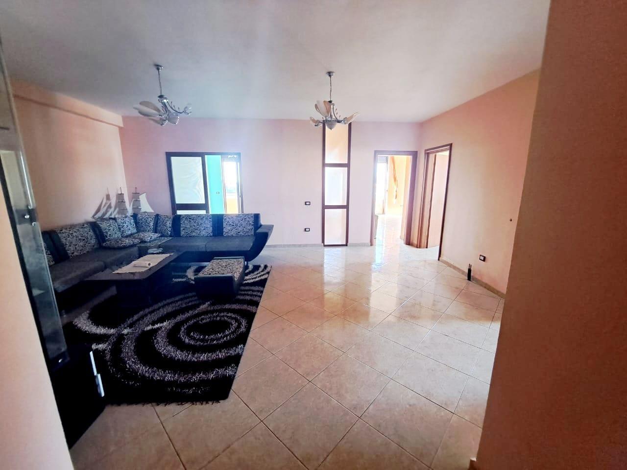 Kavaje,Superapartament 3+1+2 tualete,shetitorja Kavaljon,