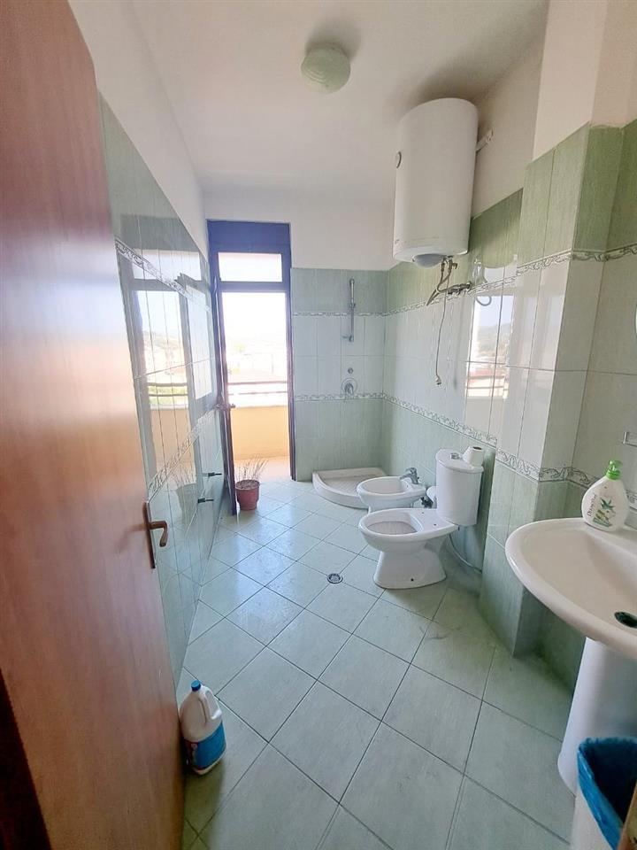 Kavaje,Superapartament 3+1+2 tualete,shetitorja Kavaljon,