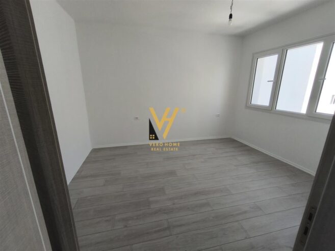 JEPET ZYRE 98 M2 ME QERA TE UNAZA E RE 450 EURO