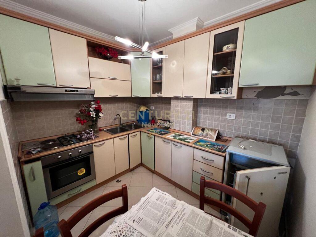 Shitet Apartament 1+1 ne zonen e plazhit me pamje deti.