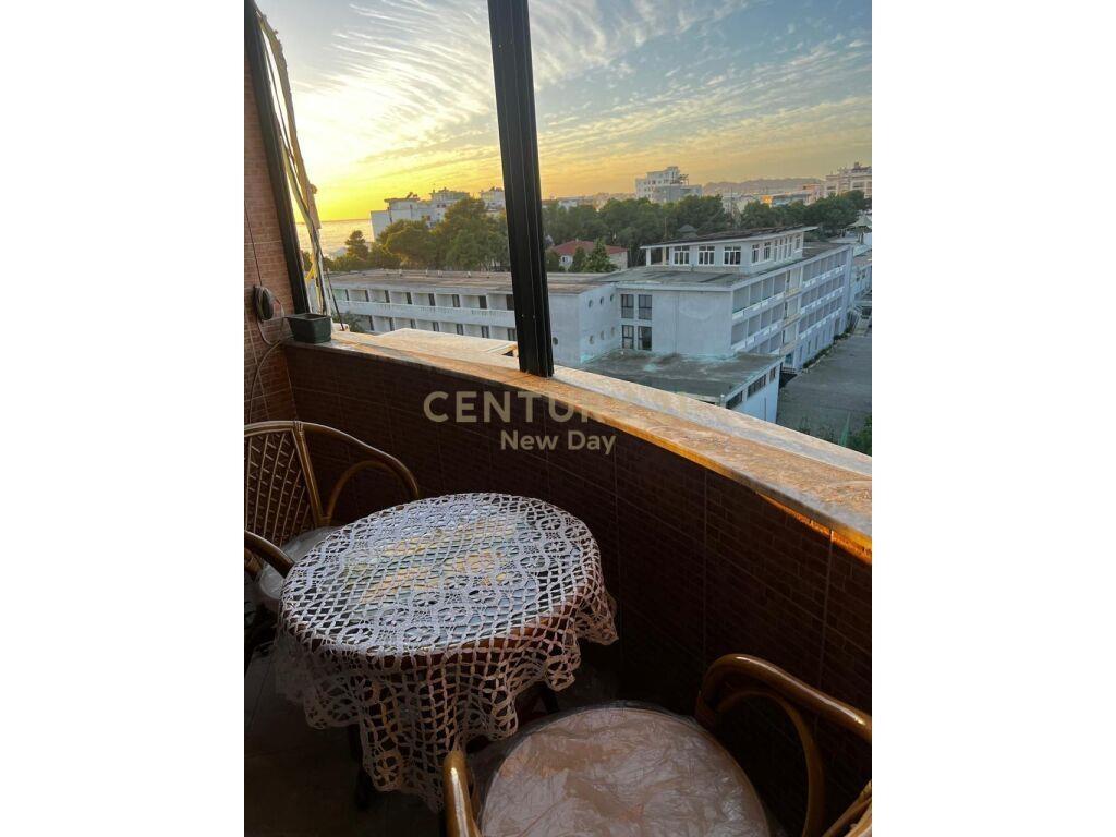 Shitet Apartament 1+1 ne zonen e plazhit me pamje deti.