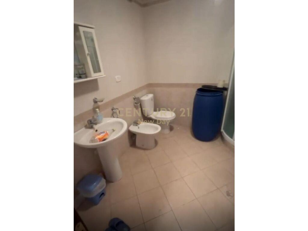 Shitet Apartament 1+1 ne zonen e plazhit me pamje deti.