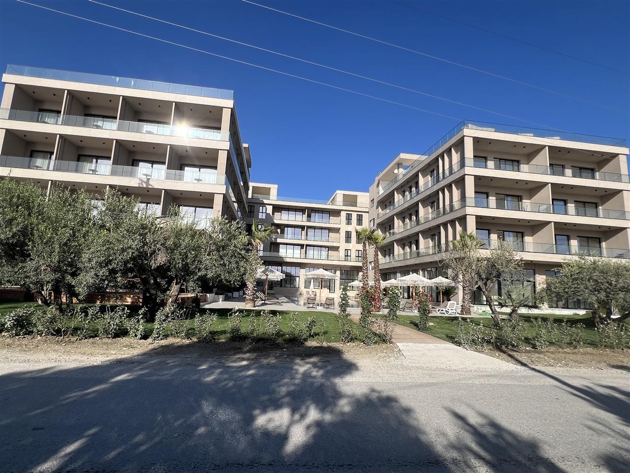 Shitet Apartament Radhime 2800€/m2