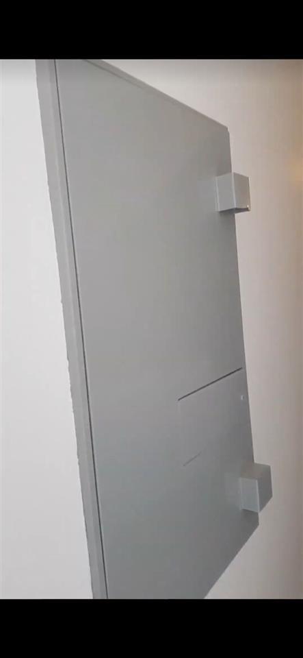 Shitet ambjent biznesi (ish apartament) kati i pare 3 dhoma