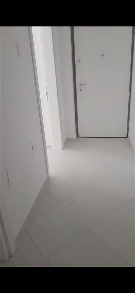 Shitet ambjent biznesi (ish apartament) kati i pare 3 dhoma
